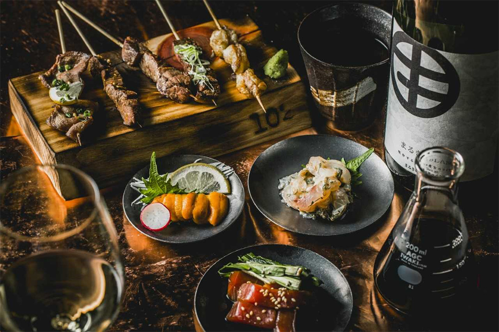 TAVERN102 THE IZAKAYA &SAKE BAR(タバーン102 ザ イザカヤ&サケバー)